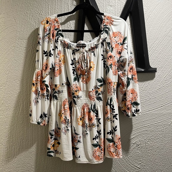 White floral peasant top - Picture 1 of 1